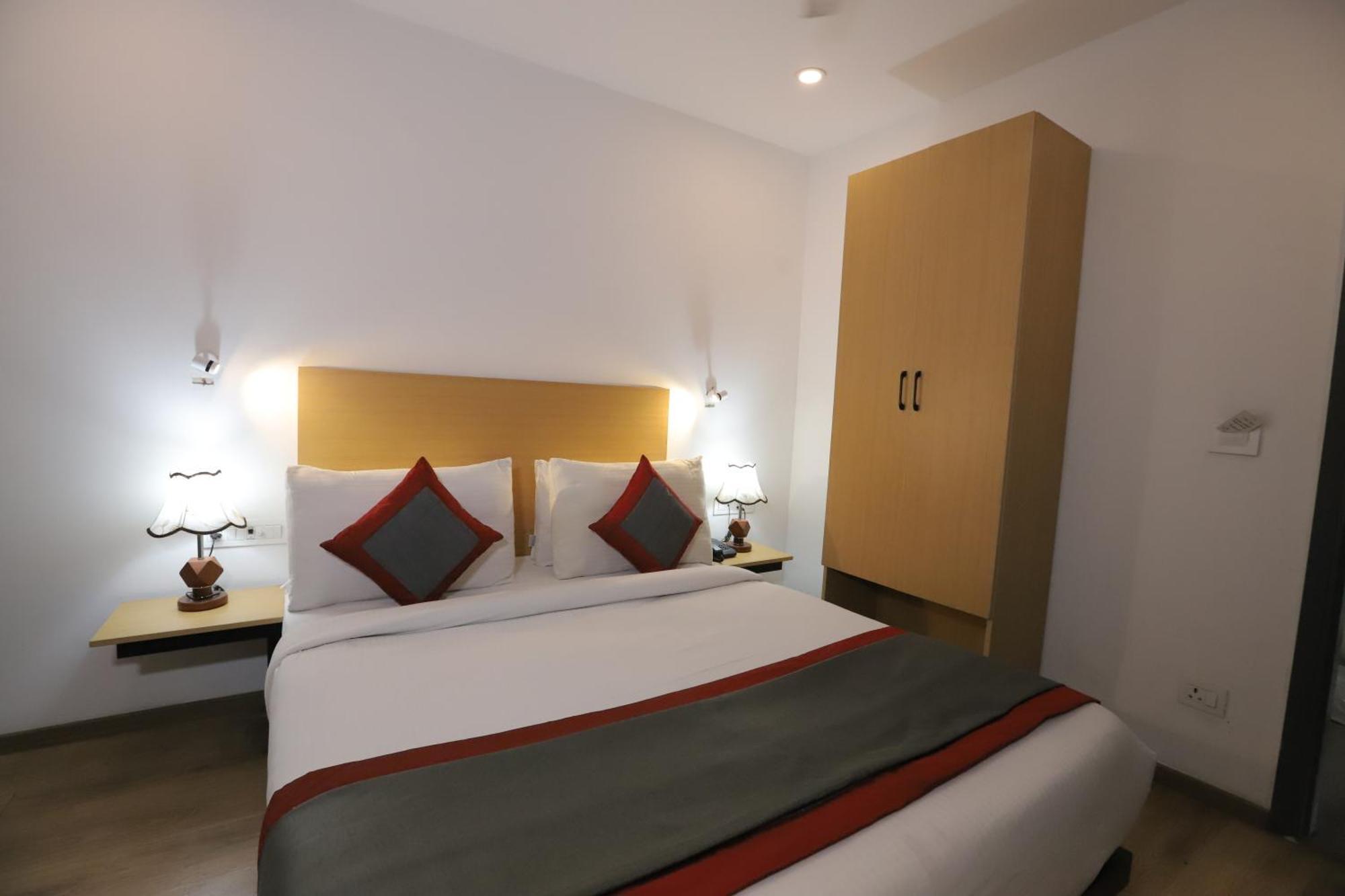 Qotel Hotel Ip Residency East Delhi Preet Vihar New Delhi Exterior photo
