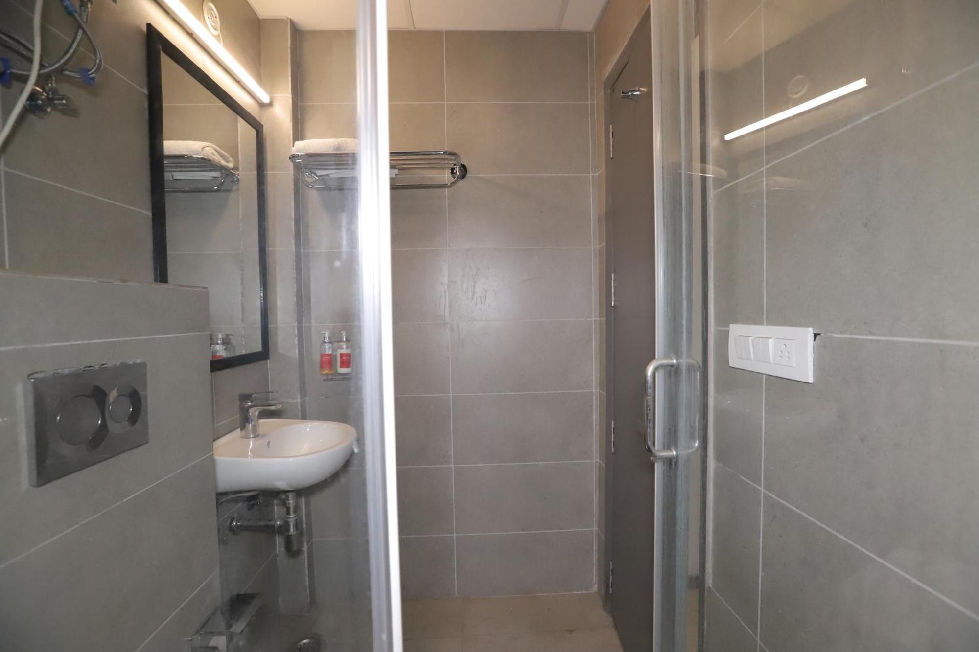 Qotel Hotel Ip Residency East Delhi Preet Vihar New Delhi Exterior photo